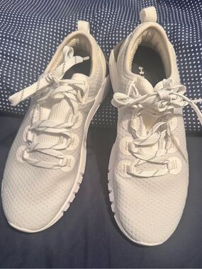 Under Armour Women's White Knit Athletic Sneakers, size 6